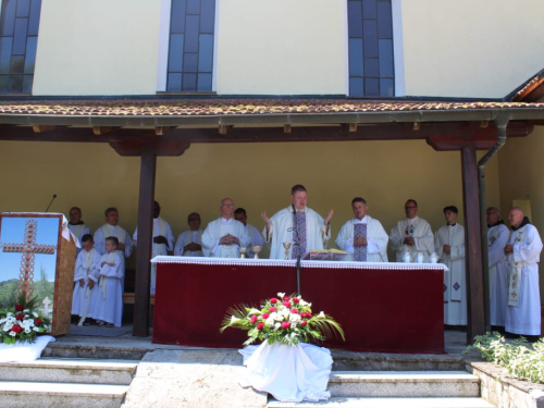 FOTO: Na Uzdolu svečano proslavljen sv. Ivo, patron župe