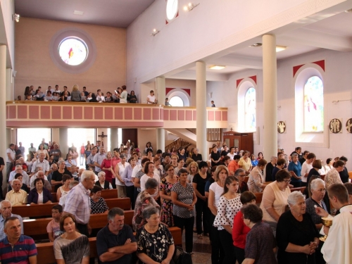 Župa Prozor: Dan posvete župne crkve i susret duhovnih zvanja
