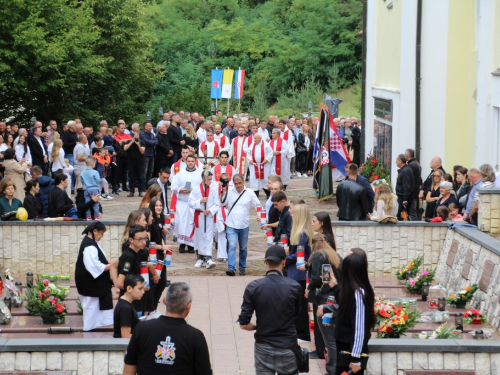 FOTO: Obilježena 32. obljetnica stradanja Hrvata na Uzdolu