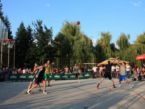 FOTO: Počeo turnir u uličnoj košarci "Streetball Rama 2014."