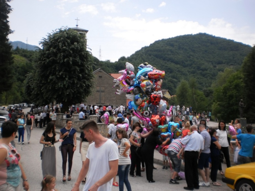 FOTO: Vanjska proslava sv. Ante u župi Gračac