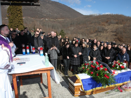 FOTO: Pokopan Marinko Zelenika, stotine ljudi na ispraćaju