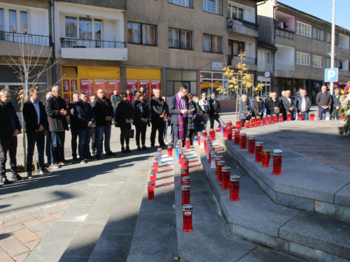 FOTO: Povodom Svih svetih u Prozoru zapaljene svijeće za poginule i preminule branitelje