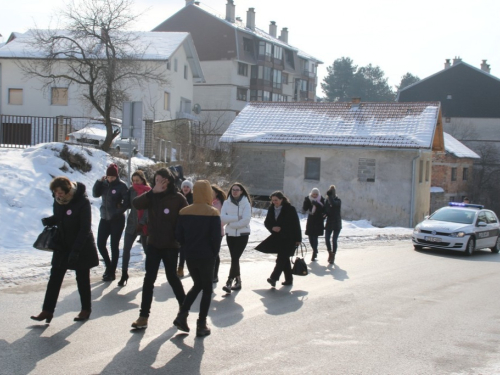 FOTO: ''Šetnja s porukom'' kroz Prozor