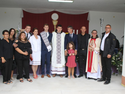 FOTO: Mlada misa fra Antonia Baketarića u Rumbocima