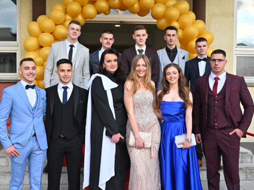 FOTO/VIDEO: Uskoplje ispratilo 63 maturanta, među njima i 9 iz Rame