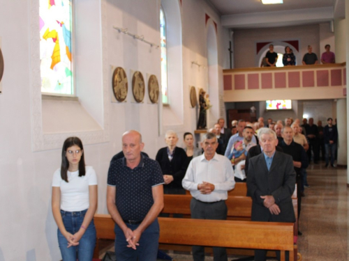 FOTO: Obljetnica posvete crkve i Dan duhovnih zvanja župe Prozor