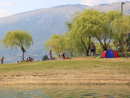 FOTO/VIDEO: Ramci spas od vrućina pronašli na Ramskom jezeru