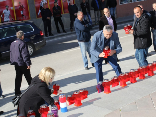 FOTO: Povodom Svih svetih u Prozoru zapaljene svijeće za poginule i preminule branitelje