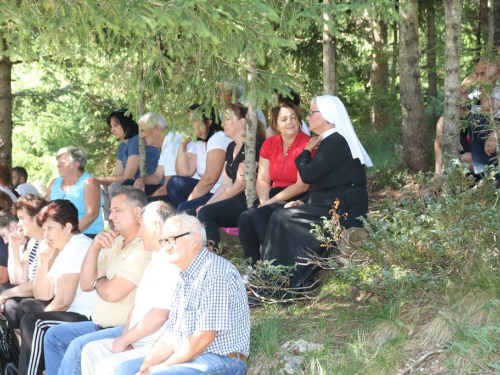 FOTO/VIDEO: Na Vran planini služena misa za poginule duvandžije