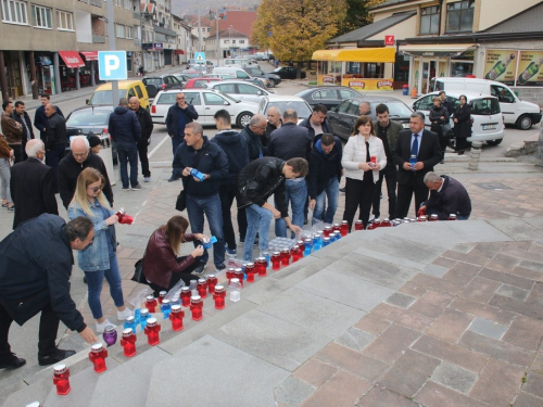 FOTO: Povodom Svih svetih u Prozoru zapaljene svijeće za poginule i preminule branitelje