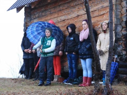 FOTO: Provincijal fra Lovro Gavran predvodio misu i Križni put na Uzdolu