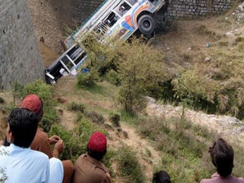 Pakistan: 20 mrtvih u nestreći autobusa koji je prevozio goste svadbe
