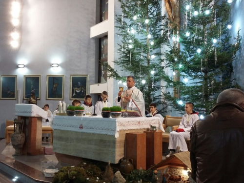 FOTO: Polnoćke: Šćit, Rumboci, Orašac, Uzdol i Gračac