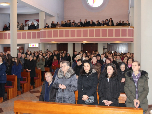 FOTO: U Prozoru svečano otvoren Božićni sajam