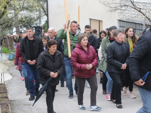 FOTO: Ramski put križa na brdo Gračac