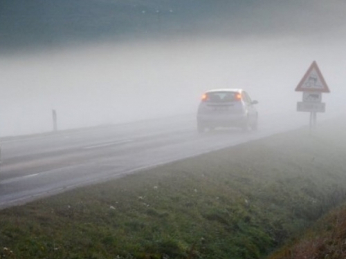 Stanje na cestama: Magla, odroni, obustave…