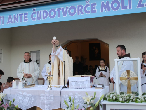 FOTO: Jedinstveni događaj na Pidrišu - stigle moći sv. Ante