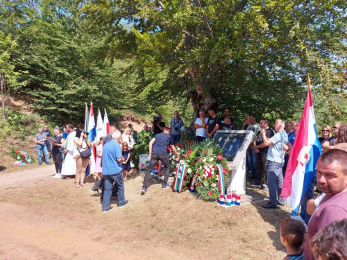 FOTO/VIDEO: Na Pomenu obilježena 29. obljetnica stradanja hrvatskih branitelja