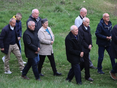 FOTO: Put križa kroz fratarski gaj na Šćitu