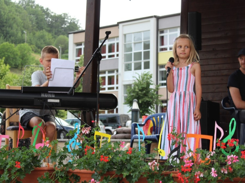 FOTO: 16. festival duhovne glazbe ''Djeca pjevaju Isusu'' u župi Prozor