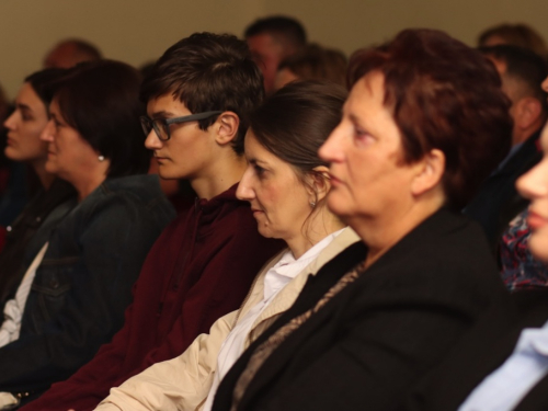 U Prozoru predstavljena knjiga Petra Lovrića ''Kad planine progovore''