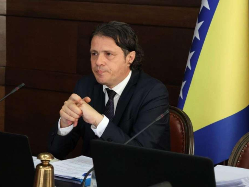 Poslodavci i u ovoj godini mogu radnicima neoporezivo isplatiti do 300 KM mjesečno