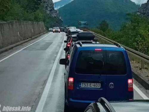 Sudar kod Jablanice: Obustavljen promet na obje trake M-17