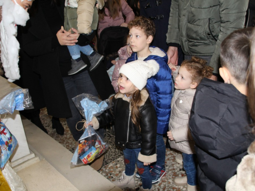 FOTO: Sv. Nikola i ove godine razveselio djecu u župi Rama-Šćit