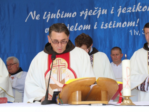 FOTO: Mlada misa fra Franje Barabana u Rumbocima