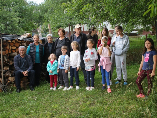 FOTO: Paljenjem svitnjaka Rama dočekuje sv. Ivu