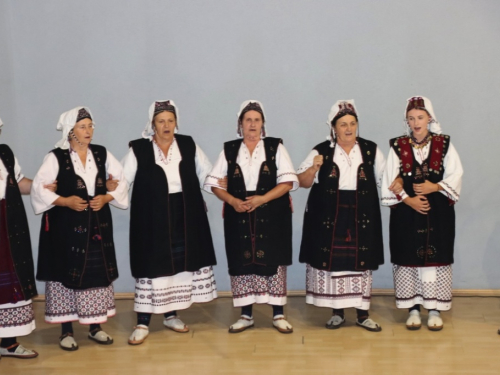 FOTO/VIDEO: 2. večer folklora u Prozoru - ''Običaje svoje zaboravit neću''