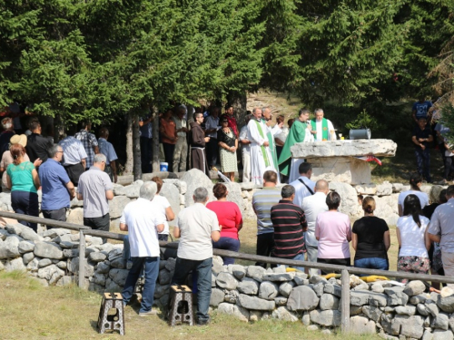 FOTO: Na Vran planini služena misa za poginule duvandžije