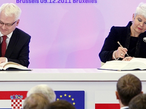 Josipović i Kosor u ime Hrvatske potpisali Ugovor o pristupanju s EU