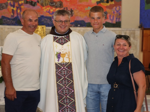 FOTO: Fra Ivo Tadić na Šćitu proslavio 25 godina svećeništva