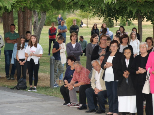 FOTO: Na Šćitu započela trodnevnica, Mladu misu slavio p. Marko Petričević