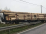 Kamion natovaren drvima sletio s ceste kod Viteza, pričinjena veća materijalna šteta