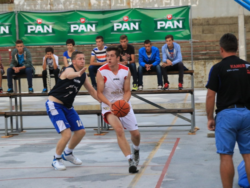 FOTO: U Prozoru počeo 13. Streetball turnir