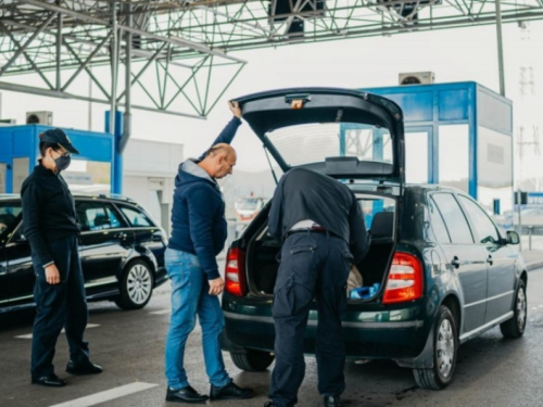 Pripazite što unosite u BiH - Detaljne kontrole autobusa i putničkih vozila