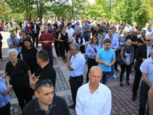 FOTO/VIDEO: Na Uzdolu obilježena 22. obljetnica stravičnog pokolja nad Hrvatima