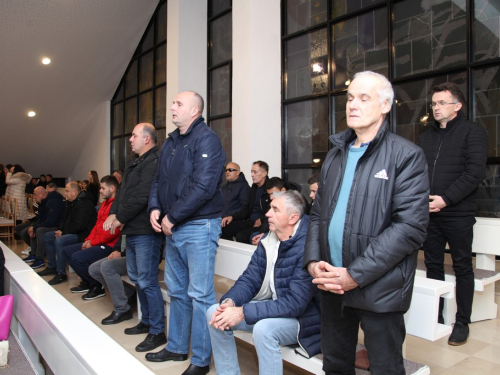 FOTO: Drugi dan duhovne obnove u župi Rumboci i koncert VS „Arabella“