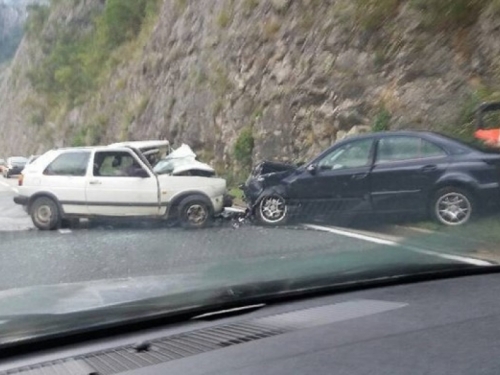 ​Prometna nesreća u Jablanici, jedna osoba preminula,više ljudi ozlijeđeno