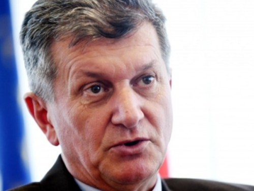 Plenković smijenio Kujundžića