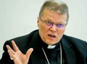 Svećenik prijetio nadbiskupu Hraniću smrću, uhićen u Đakovu