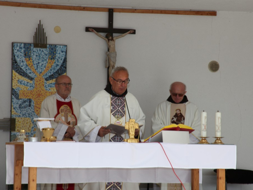 FOTO: Vanjska proslava svetoga Franje u Rumbocima