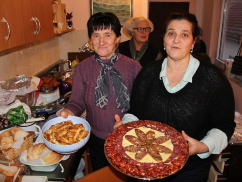 FOTO: Pleternički Ramci - druženje uz pjesme, svirku i specijalitete starog kraja