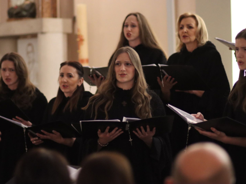 Veličanstvena završnica u Rami: ''Čuvarice'' koncertom u Prozoru zaključile korizmenu turneju