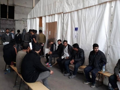 Na tisuće migranata u BiH bit će natrpani u šatorsko naselje