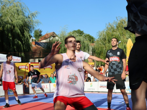 FOTO: Ekipa ''Ba.Riba'' pobjednik 20. Streetball Rama 2022.