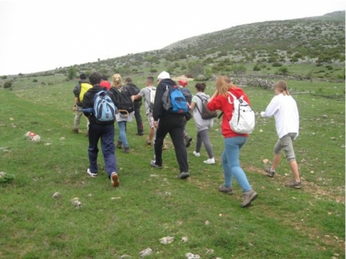 FOTO: Učenici s UWC-a u Mostaru na planinarenju u Rami
